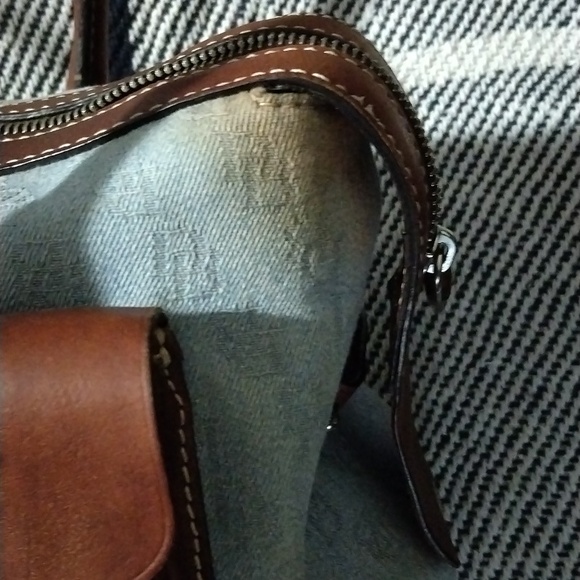 Dooney and Bourke - Picture 5 of 8
